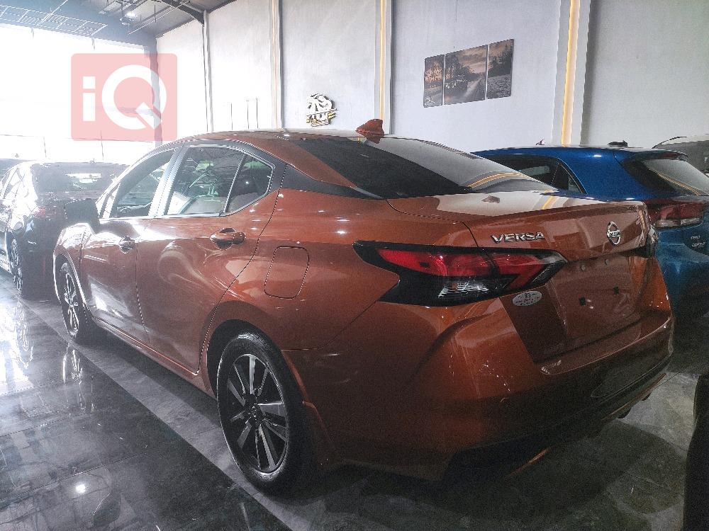 نيسان فيرسا